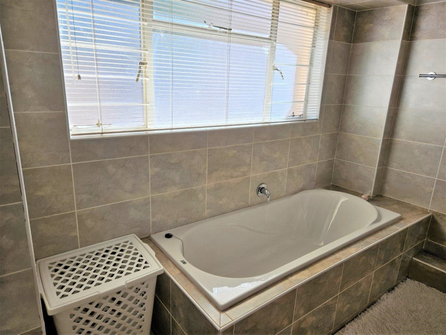 4 Bedroom Property for Sale in Kosmos North West